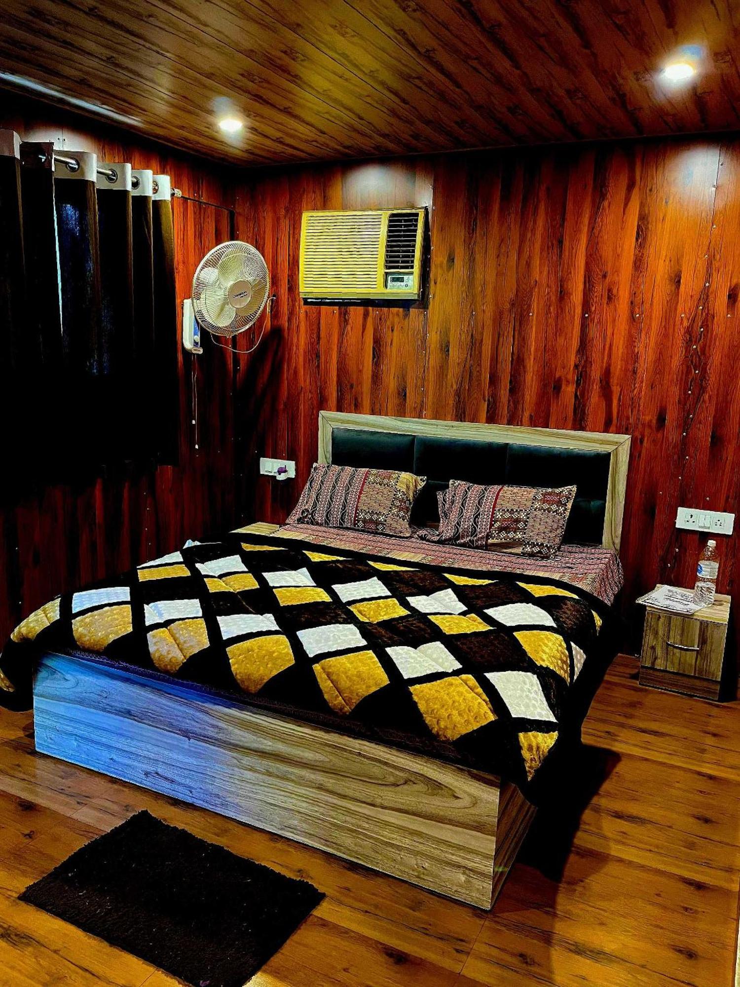 Hotel O Royal Tree Cafe And Resort 데라둔 외부 사진